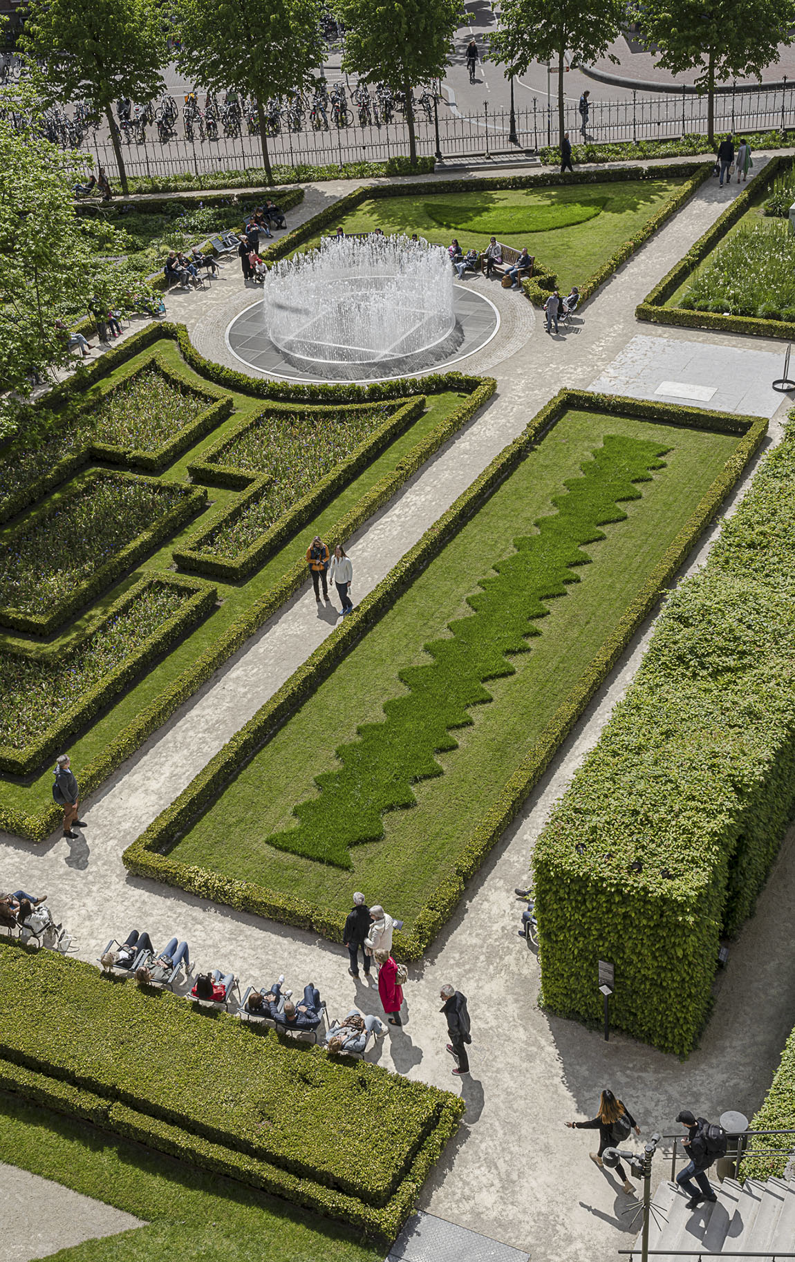 Richard Long Walks into the Rijksmuseum Gardens