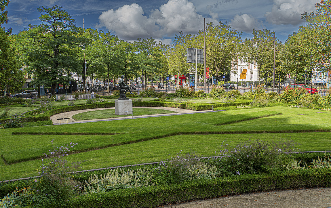 Richard Long Walks into the Rijksmuseum Gardens